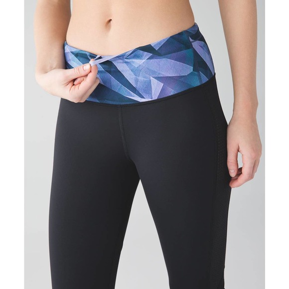 Lululemon Leggings 6 Black Pretty Prism Var City Crop High Rise Mesh - Picture 5 of 16